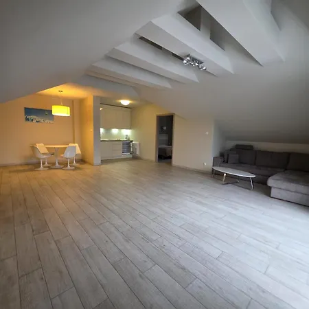 Czarna Gora Solden 37 *