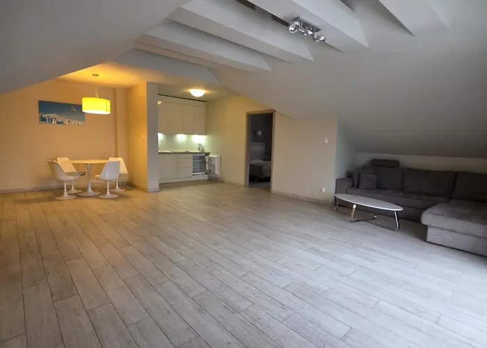 Czarna Gora Solden 37 *